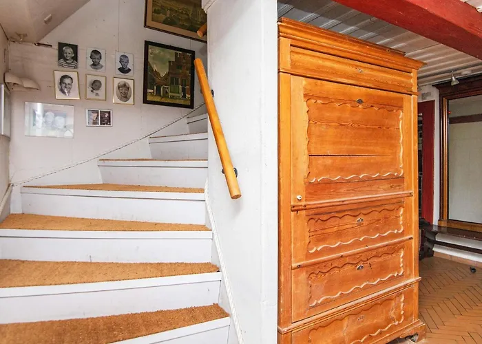 6 Person Home-by Traum